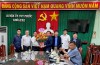 Đoàn công tác Huyện ủy Can Lộc, Hà Tĩnh trao quà tặng Thường trực Huyện ủy Tuy Phước, Bình Định nhân dịp Tuy Phước trở thành huyện nông thôn mới