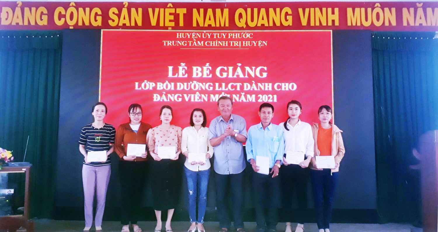 Quang cảnh Lễ bế giảng