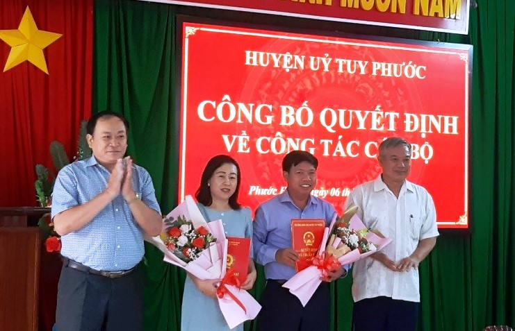 Phước Hưng: Công bố quyết định về công tác cán bộ