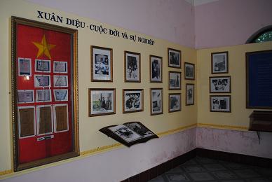 Một góc phòng trưng bày về thân thế, sự nghiệp của nhà thơ (ảnh: tuyphuoc.binhdinh.gov.vn)