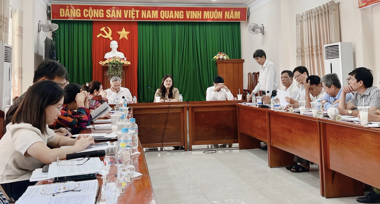 Quang cảnh buổi làm việc