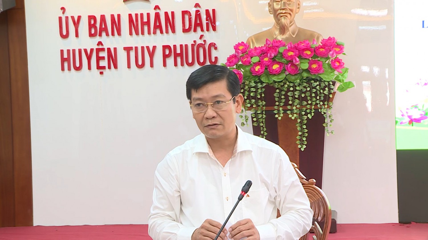 hoi nghi lam viec voi don vi doanh nghiep ve phat trien nguoi tham gia bhxh bhyt tren dia ban huyen tuy phuoc 4